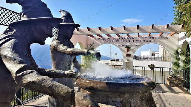 fuente en la plaza de abastos de soportujar